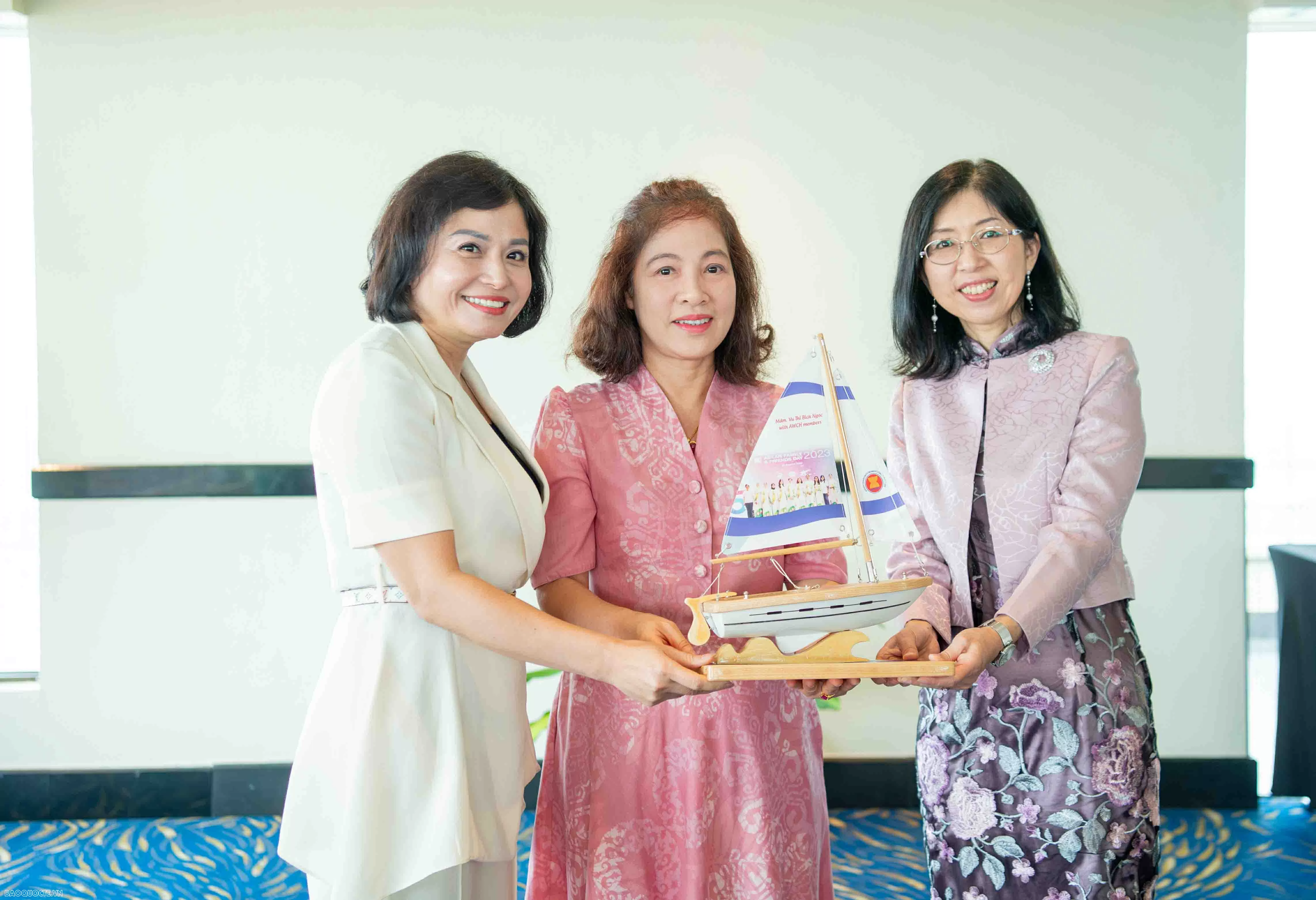 Nhóm AWCH: Lan tỏa tình hữu nghị, đoàn kết và vai trò tích cực của phụ nữ ASEAN trong thời đại mới Nhóm AWCH: Lan tỏa tình hữu nghị, đoàn kết và vai trò tích cực của phụ nữ ASEAN trong thời đại mới
