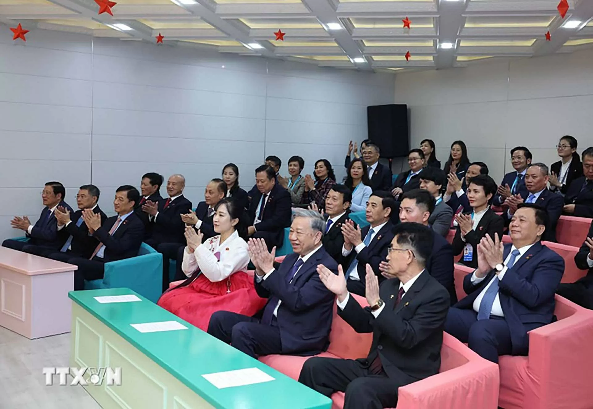 Tổng Bí thư Tô Lâm thăm Trường mẫu giáo Kiêng Sang và lớp học mang tên Chủ tịch Hồ Chí Minh Tổng Bí thư Tô Lâm thăm Trường mẫu giáo Kiêng Sang và lớp học mang tên Chủ tịch Hồ Chí Minh