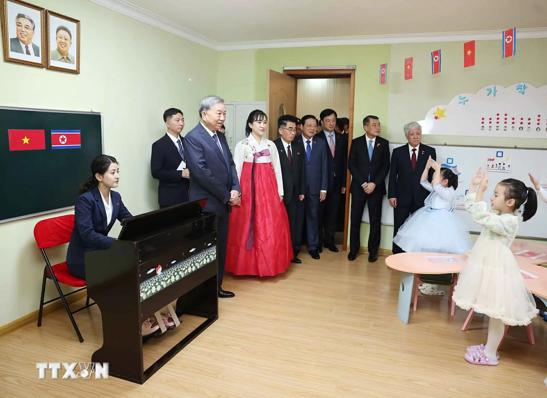 Tổng Bí thư Tô Lâm thăm Trường mẫu giáo Kiêng Sang và lớp học mang tên Chủ tịch Hồ Chí Minh