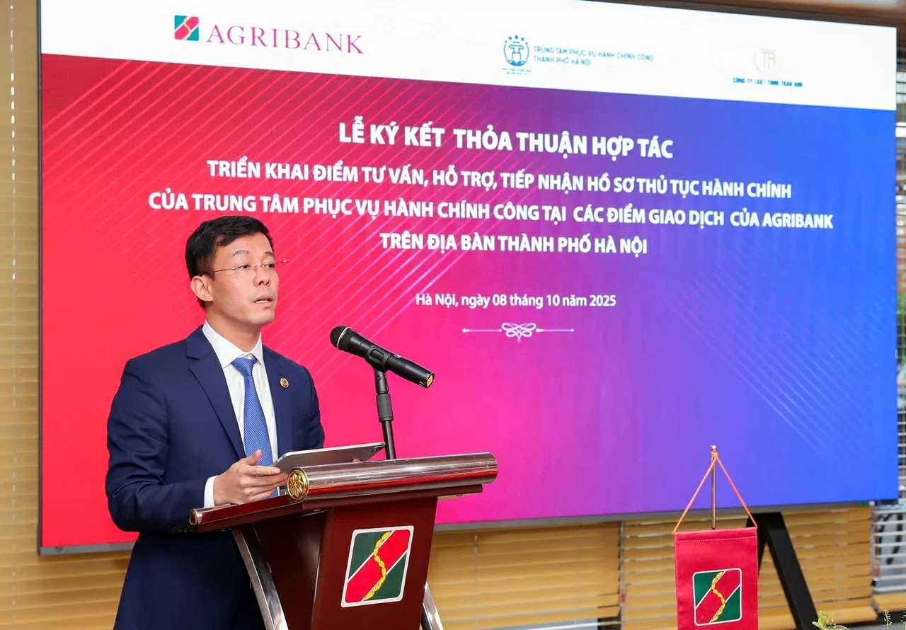 Ông Cù Ngọc Trang - Giám đốc Trung tâm Phục vụ Hành chính công Thành phố Hà Nội phát biểu tại lễ ký kết.