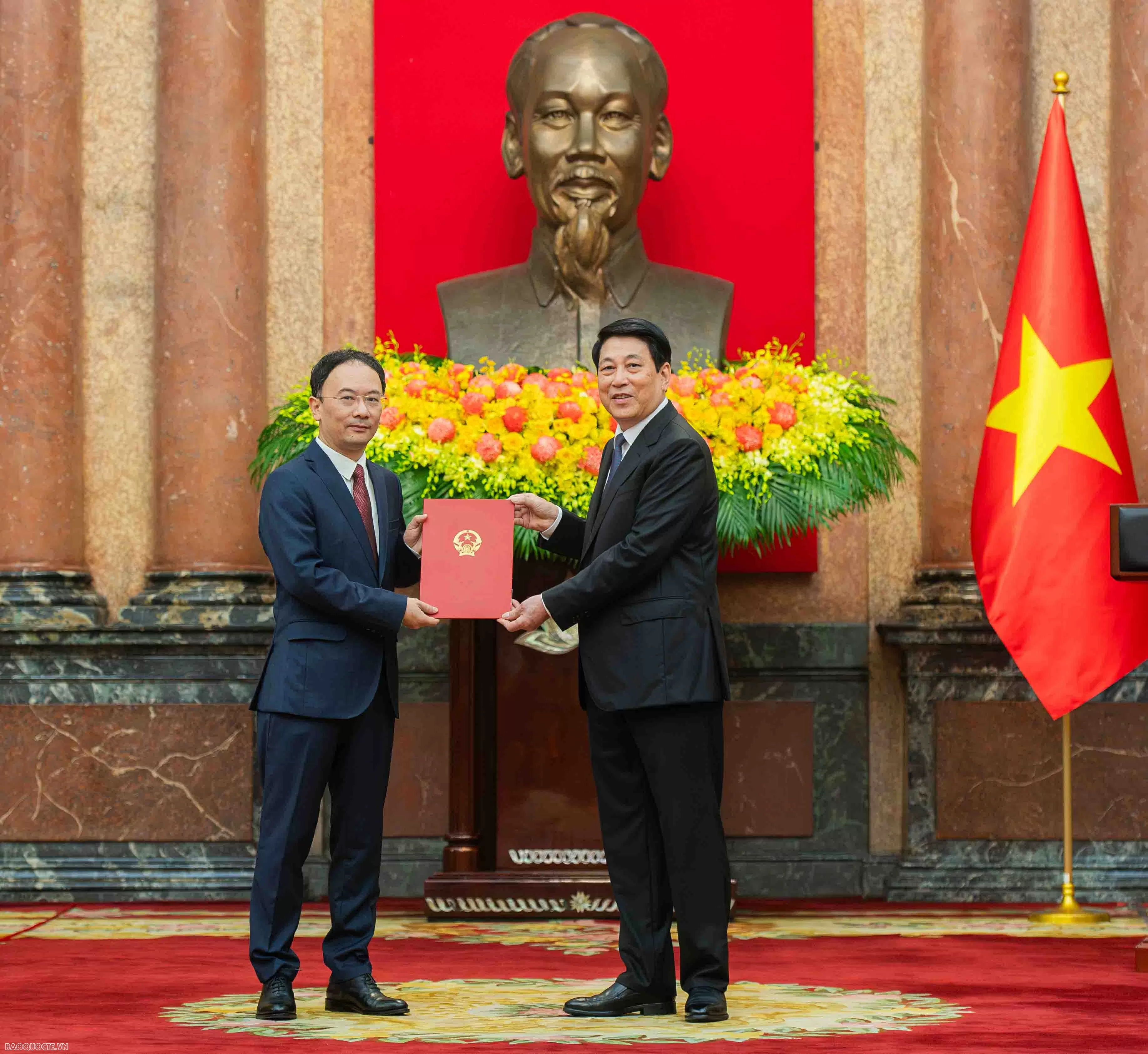 Chủ tịch nước Lương Cường trao quyết định phong hàm và bổ nhiệm Đại sứ