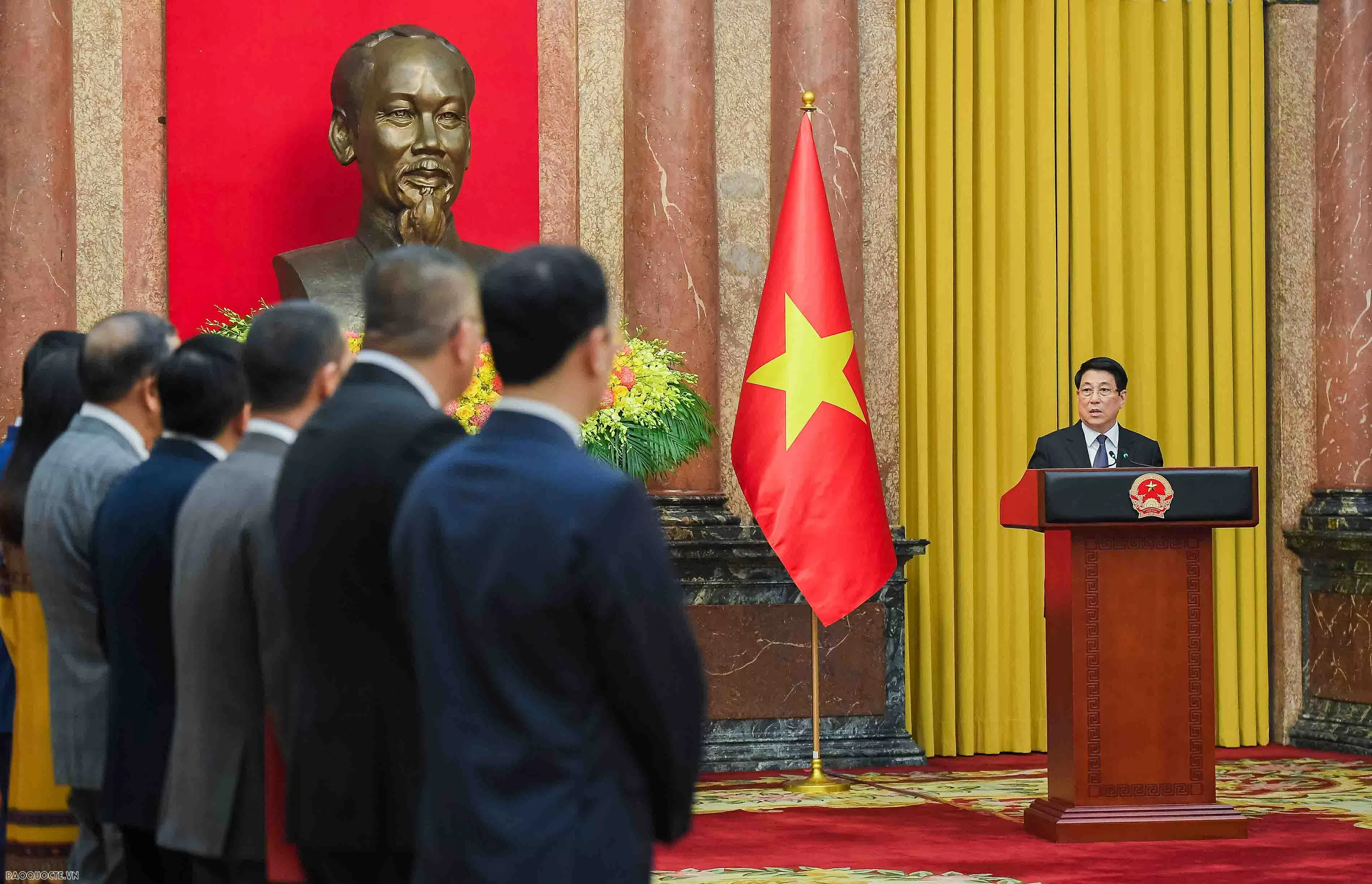 Chủ tịch nước Lương Cường trao quyết định phong hàm và bổ nhiệm Đại sứ