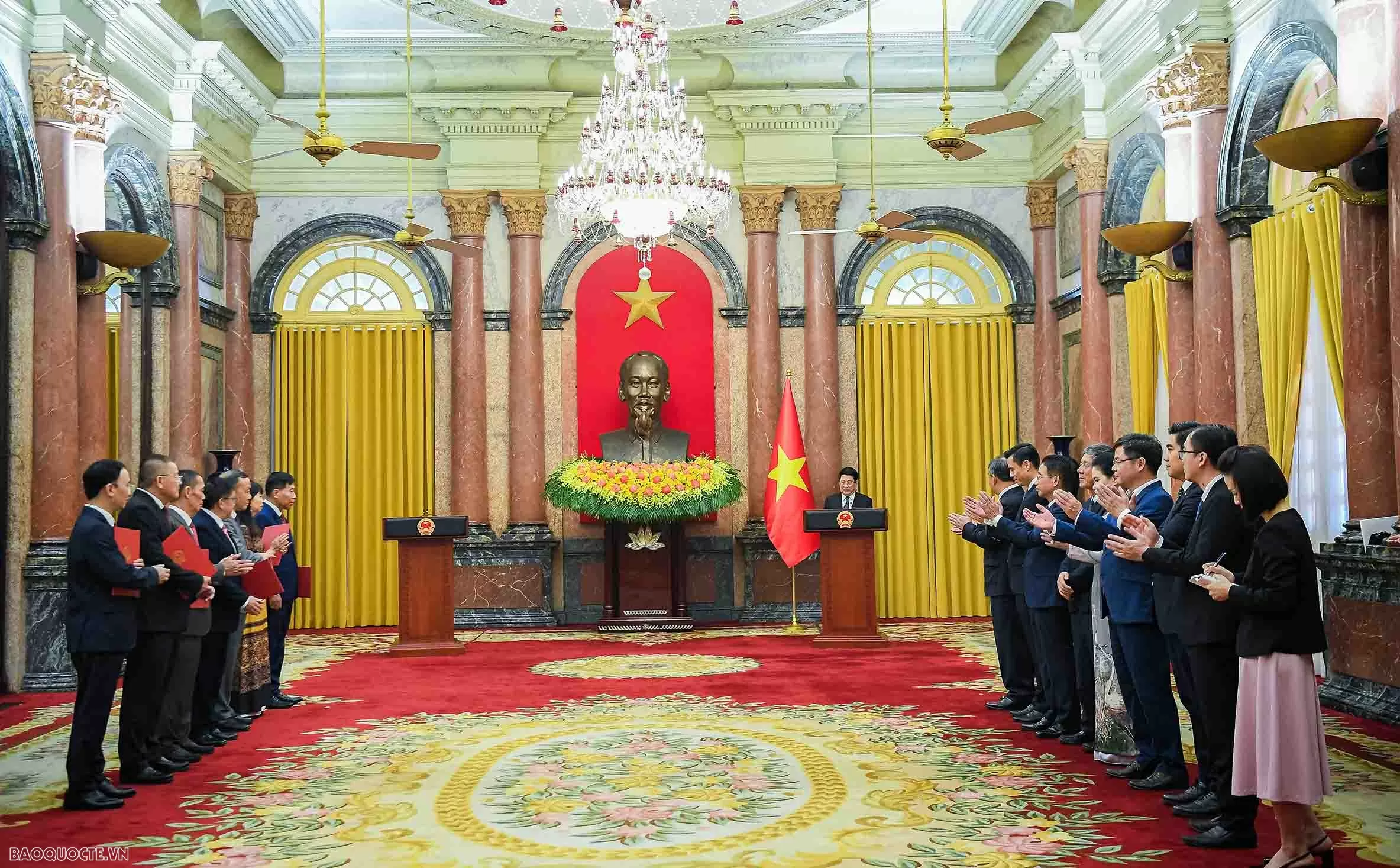 Chủ tịch nước Lương Cường trao quyết định phong hàm và bổ nhiệm Đại sứ