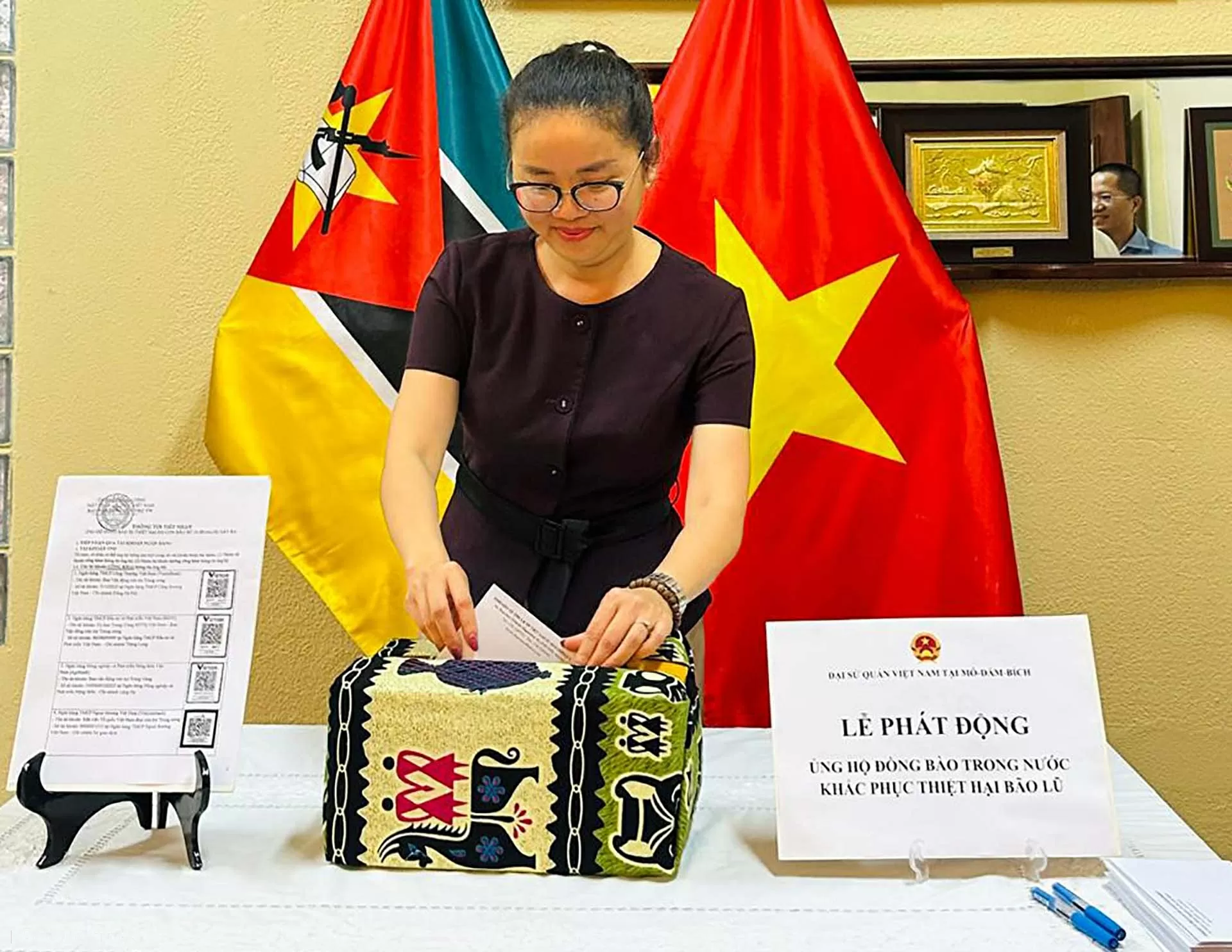 Đại sứ quán Việt Nam tại Mozambique phát động ủng hộ đồng bào trong nước khắc phục thiệt hại do bão lũ Đại sứ quán Việt Nam tại Mozambique phát động ủng hộ đồng bào trong nước khắc phục thiệt hại do bão lũ