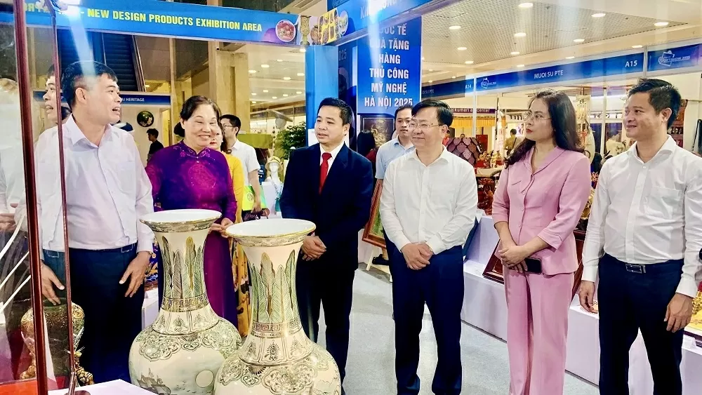 Khai mạc Hội chợ quốc tế Quà tặng hàng thủ công mỹ nghệ Hà Nội 2025