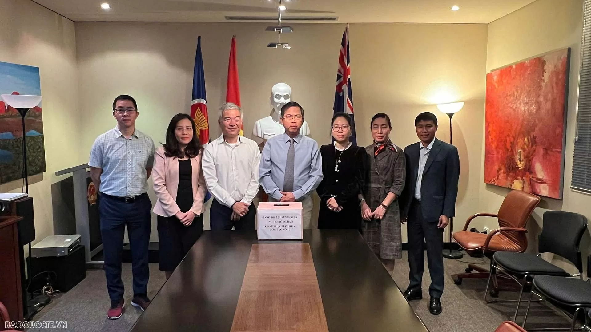 Các cơ quan đại diện Việt Nam tại Australia chung tay ủng hộ đồng bào bị thiệt hại do bão lũ Các cơ quan đại diện Việt Nam tại Australia chung tay ủng hộ đồng bào bị thiệt hại do bão lũ