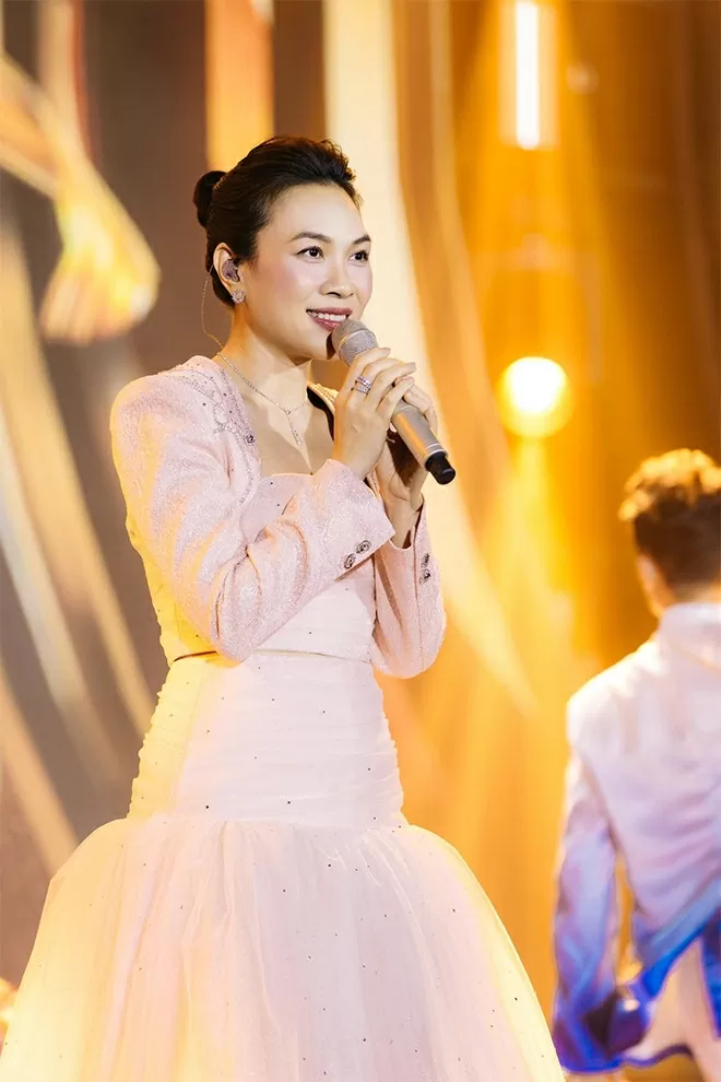 Mỹ Tâm, Hồ Ngọc Hà và các Sao Việt ủng hộ Thái Nguyên Mỹ Tâm, Hồ Ngọc Hà và các Sao Việt ủng hộ Thái Nguyên