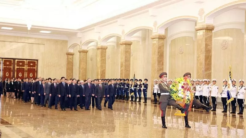 Tổng Bí thư Tô Lâm đặt hoa tưởng nhớ Chủ tịch Kim Nhật Thành và Tổng Bí thư Kim Jong-il