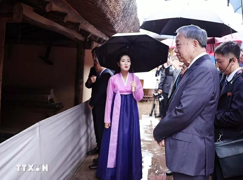 Tổng Bí thư Tô Lâm đặt hoa tưởng nhớ Chủ tịch Kim Nhật Thành và Tổng Bí thư Kim Jong-il