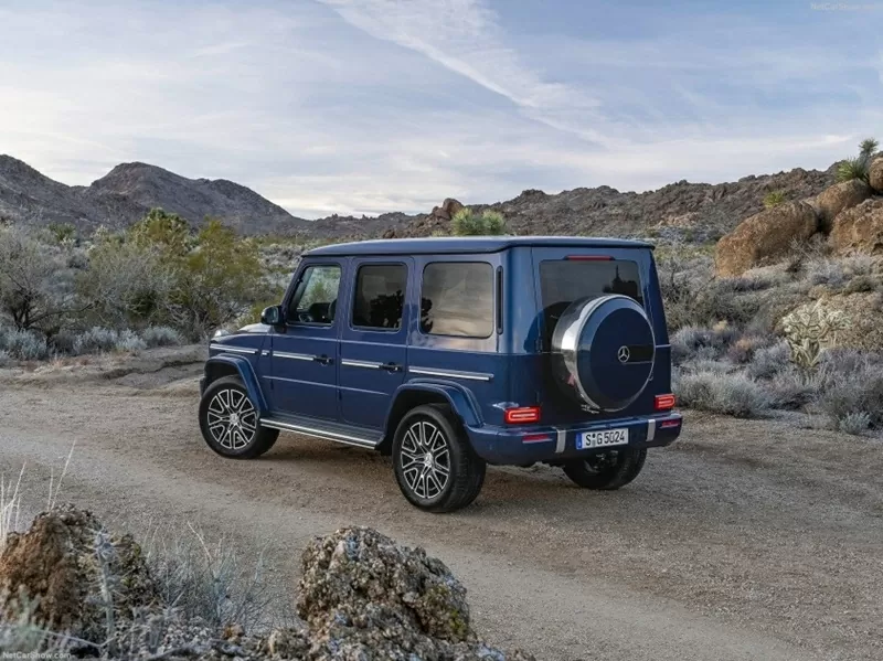 Mercedes-Benz G 500 vẫn giữ nguyên kiểu dáng vuông vức, khỏe khoắn đặc trưng làm nên tên tuổi của dòng G-Class. Mercedes-Benz G 500 vẫn giữ nguyên kiểu dáng vuông vức, khỏe khoắn đặc trưng làm nên tên tuổi của dòng G-Class.
