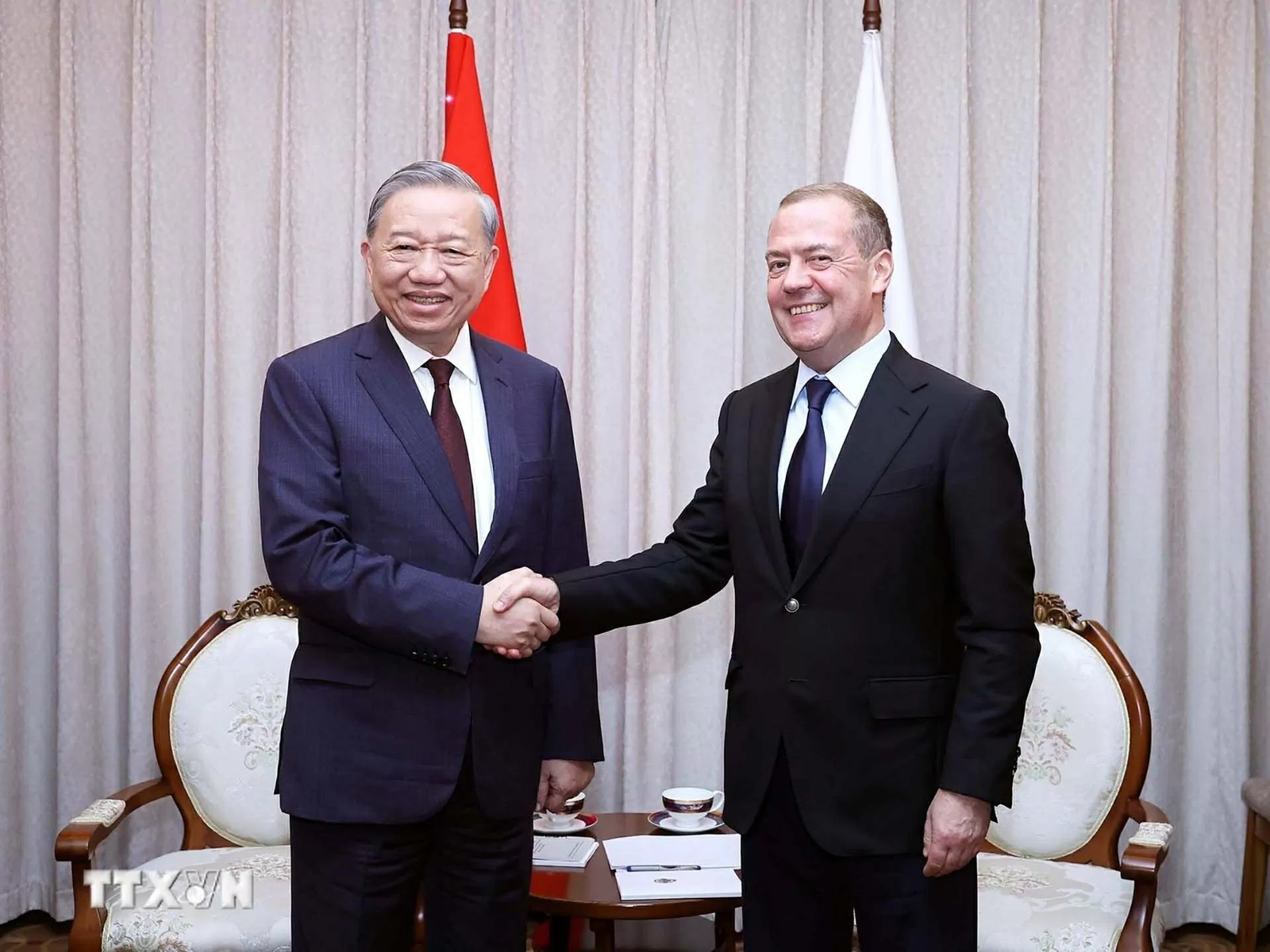 Tổng Bí thư Tô Lâm gặp Chủ tịch Đảng Nước Nga thống nhất, Phó Chủ tịch Hội đồng an ninh Nga Dmitry Medvedev Tổng Bí thư Tô Lâm gặp Chủ tịch Đảng Nước Nga thống nhất, Phó Chủ tịch Hội đồng an ninh Nga Dmitry Medvedev