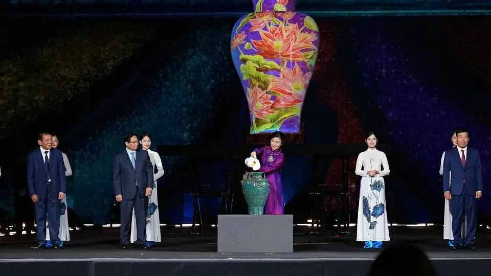 Thủ tướng Chính phủ Phạm Minh Chính: Văn hóa là 'sợi tơ hồng' kết nối con người, các quốc gia và thế giới Thủ tướng Chính phủ Phạm Minh Chính: Văn hóa là 'sợi tơ hồng' kết nối con người, các quốc gia và thế giới