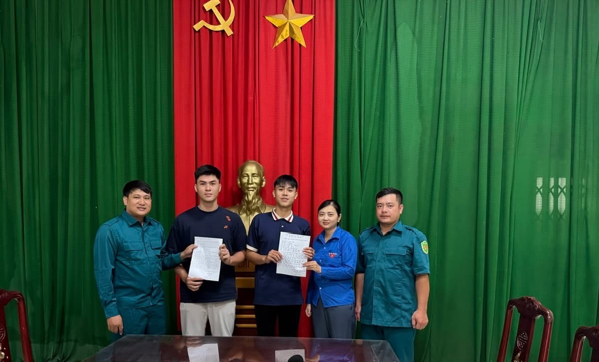 Những lá đơn được viết bằng nhiệt huyết tuổi trẻ- Ảnh 5. Những lá đơn được viết bằng nhiệt huyết tuổi trẻ- Ảnh 5.