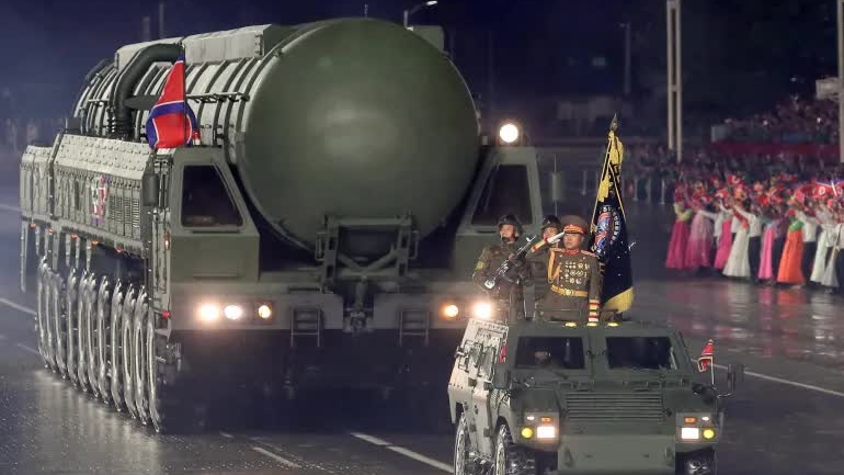 Triều Tiên ra mắt siêu tên lửa tại lễ duyệt binh kỷ niệm 80 năm thành lập Đảng Lao động