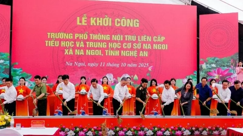 Tổng Bí thư Tô Lâm cùng các đồng chí lãnh đạo Đảng, Nhà nước, bộ, ngành Trung ương, tỉnh Nghệ An thực hiện nghi thức khởi công xây dựng. Tổng Bí thư Tô Lâm cùng các đồng chí lãnh đạo Đảng, Nhà nước, bộ, ngành Trung ương, tỉnh Nghệ An thực hiện nghi thức khởi công xây dựng.