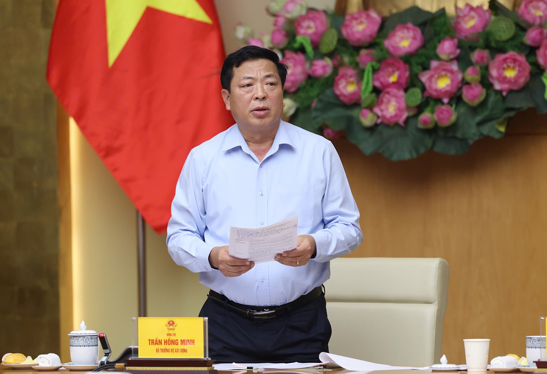 Thủ tướng: Đột phá phát triển nhà ở xã hội phù hợp từng địa phương, đầy đủ hạ tầng và cân đối cung-cầu- Ảnh 4.