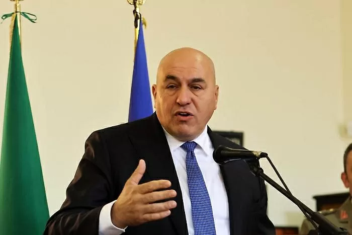 Bộ trưởng Quốc phòng Italy Guido Crosetto thông báo nước này nối lại hoạt động trong Phái bộ Hỗ trợ Biên giới Liên minh châu Âu (EUBAM) tại cửa khẩu Rafah giữa Ai Cập và Dải Gaza. (Nguồn: DW) Bộ trưởng Quốc phòng Italy Guido Crosetto thông báo nước này nối lại hoạt động trong Phái bộ Hỗ trợ Biên giới Liên minh châu Âu (EUBAM) tại cửa khẩu Rafah giữa Ai Cập và Dải Gaza. (Nguồn: DW)