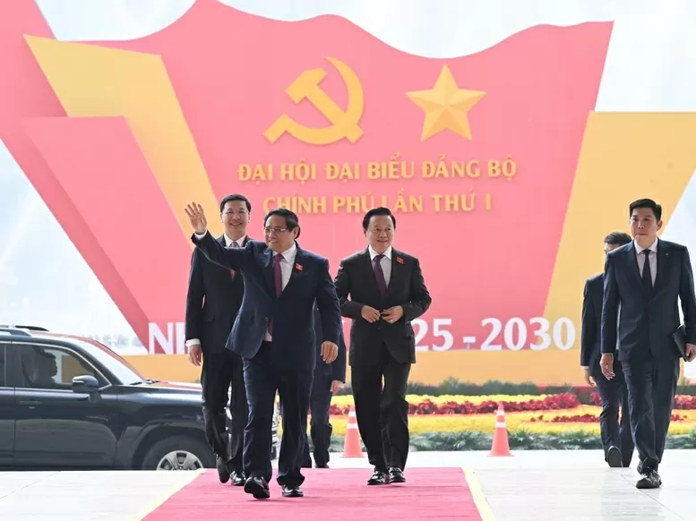 Bí thư Đảng ủy, Thủ tướng Chính phủ Phạm Minh Chính và các đại biểu tới dự phiên trù bị Đại hội. (Nguồn: VGP)