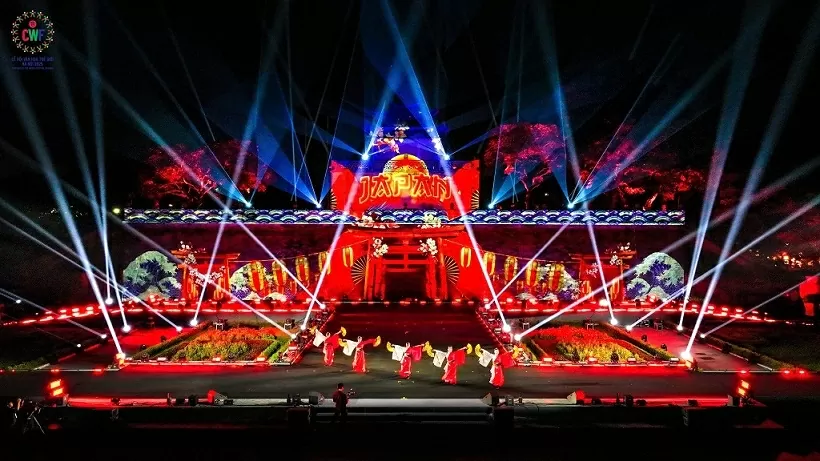 Sắc màu thế giới hội tụ giữa lòng Hoàng thành Thăng Long