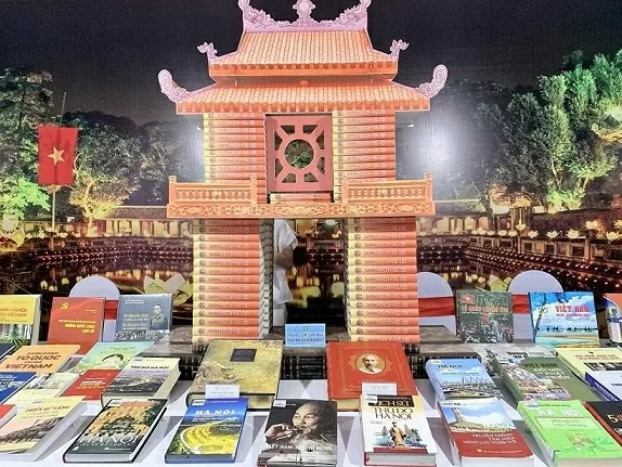 Sắc màu thế giới hội tụ giữa lòng Hoàng thành Thăng Long