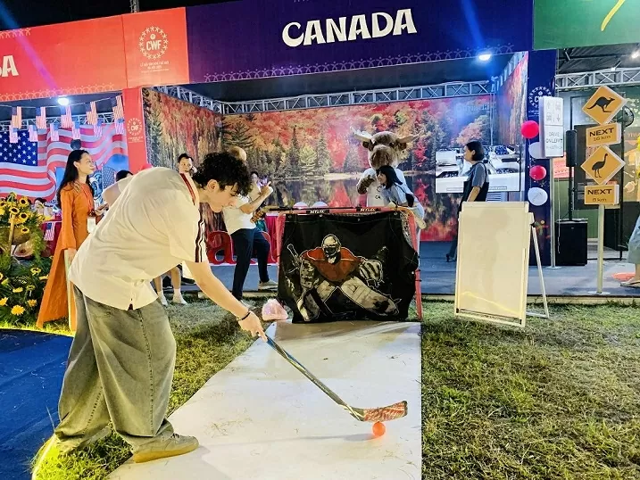 Sắc màu thế giới hội tụ giữa lòng Hoàng thành Thăng Long Sắc màu thế giới hội tụ giữa lòng Hoàng thành Thăng Long