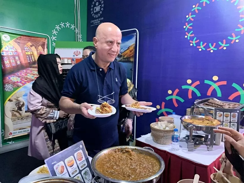 Sắc màu thế giới hội tụ giữa lòng Hoàng thành Thăng Long