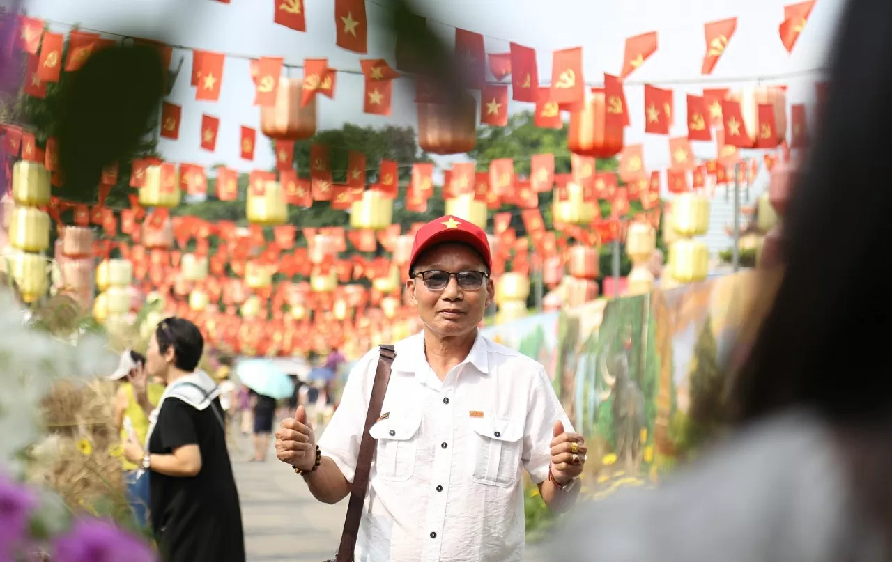 Ông Nguyễn Văn Sĩ từ Hà Nội chia sẻ: Người dân Thủ đô háo hức khám phá văn hóa, tinh hoa ẩm thực năm châu tại Hoàng thành Thăng Long