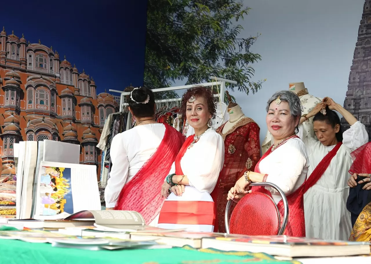 Với đất nước đa dạng và đậm đà bản sắc văn hóa như Ấn Độ, du khách còn được mặc những trang phục truyền thống. (Ảnh: Thành Long) Với đất nước đa dạng và đậm đà bản sắc văn hóa như Ấn Độ, du khách còn được mặc những trang phục truyền thống. (Ảnh: Thành Long)