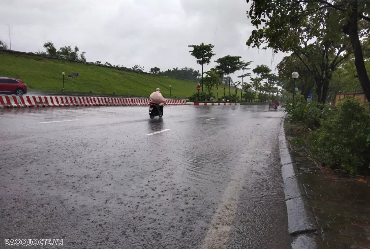 Dự báo thời tiết 10 ngày tới (12-12/10): Các khu vực có mưa rào, giông, cục bộ mưa to đến rất to; ngập lụt tiếp diễn tại Thái Nguyên, Bắc Ninh, Hà Nội