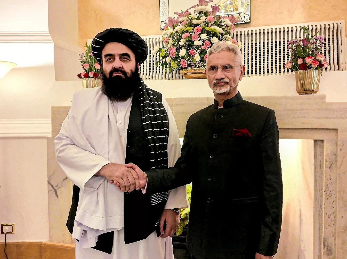 Quyền Ngoại trưởng của chính quyền Taliban Amir Khan Muttaqi gặp người đồng cấp Ấn Độ S. Jaishankar tại New Delhi, ngày 10/10. (Nguồn: PTI).