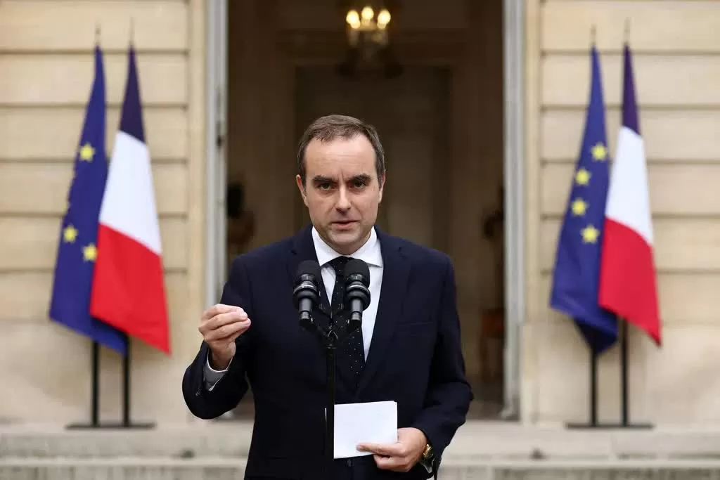 Thủ tướng Pháp Sébastien Lecornu phát biểu tại Dinh Matignon ở Paris sau khi tuyên bố từ chức, ngày 6/10. (Nguồn: X)