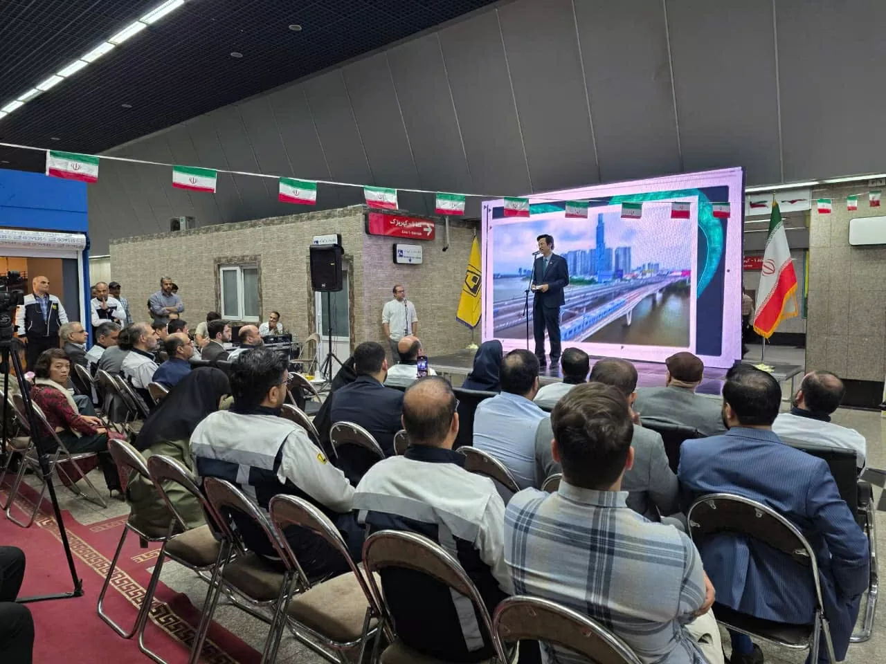 Khai mạc Triển lãm ảnh 'Việt Nam: Vẻ đẹp và sức sống vĩnh cửu' tại ga tàu điện ngầm ở thủ đô Tehran, Iran