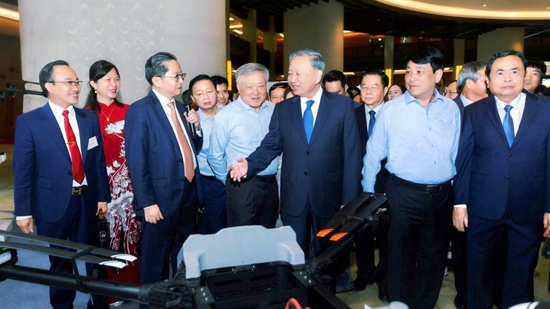 Doanh nhân Phạm Văn Thơ: Người tiên phong hiện thực hóa giấc mơ xe điện 'Make in Vietnam'