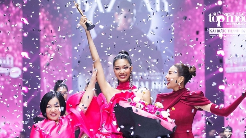Người mẫu 1m84 Lại Mai Hoa đăng quang Vietnam’s Next Top Model 2025
