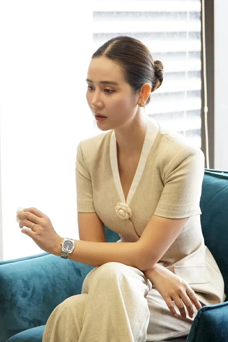 Phim Cách em 1 millimet: Hình ảnh Phan Minh Huyền hoá thân vai nữ tổng tài xinh đẹp