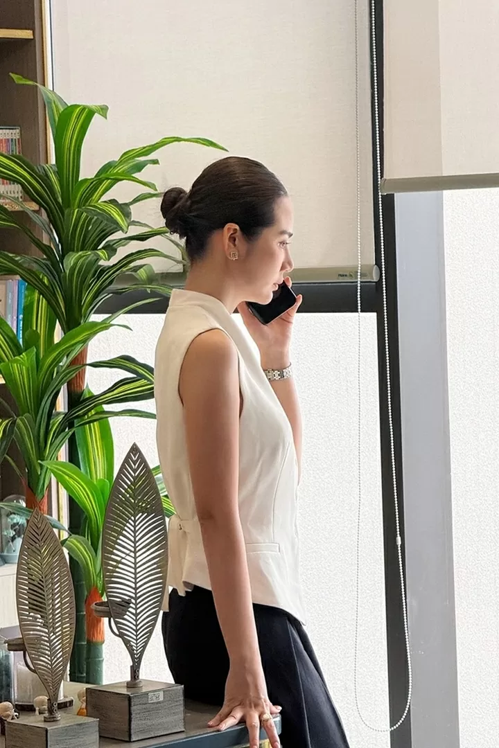 Phim Cách em 1 millimet: Hình ảnh Phan Minh Huyền hoá thân vai nữ tổng tài xinh đẹp Phim Cách em 1 millimet: Hình ảnh Phan Minh Huyền hoá thân vai nữ tổng tài xinh đẹp