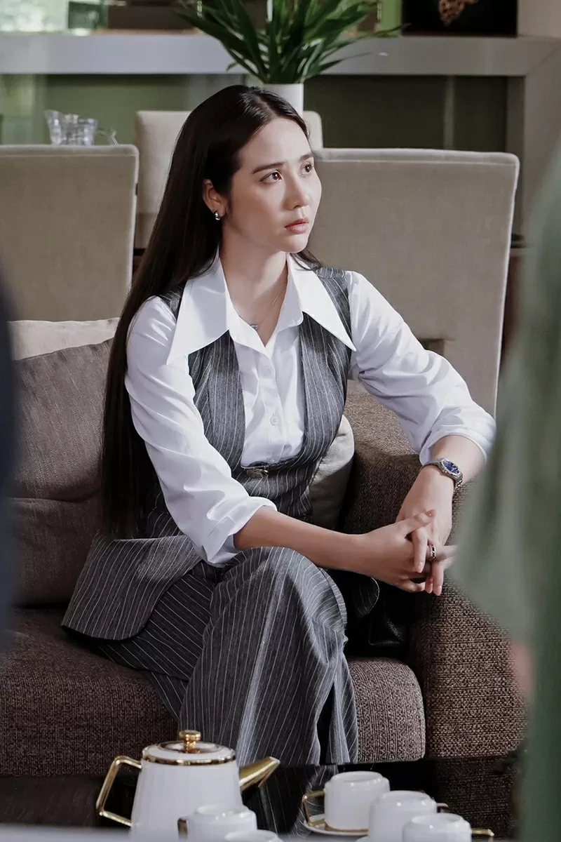 Phim Cách em 1 millimet: Phan Minh Huyền hoá thân vai nữ doanh nhân thành đạt, có gu thời trang tối giản, sang trọng