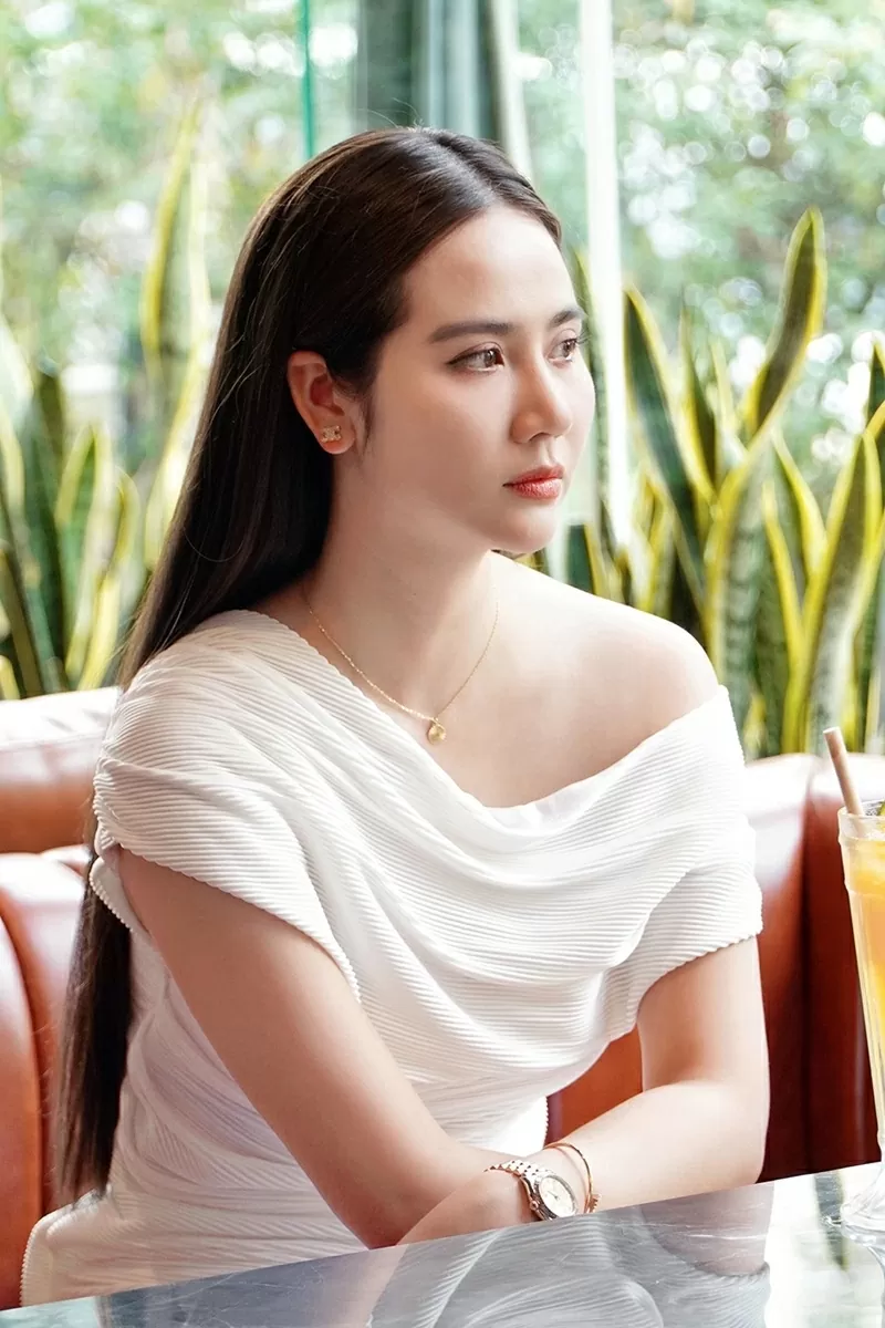 Phim Cách em 1 millimet: Phan Minh Huyền hoá thân vai nữ doanh nhân thành đạt, có gu thời trang tối giản, sang trọng Phim Cách em 1 millimet: Phan Minh Huyền hoá thân vai nữ doanh nhân thành đạt, có gu thời trang tối giản, sang trọng