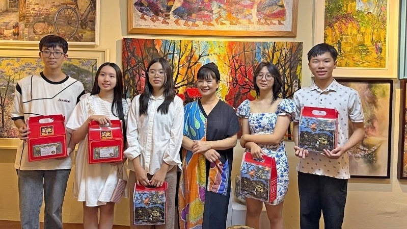 'Mộng sắc'- Tình yêu thiên nhiên, đất nước qua lăng kính của nhóm bạn trẻ yêu hội họa