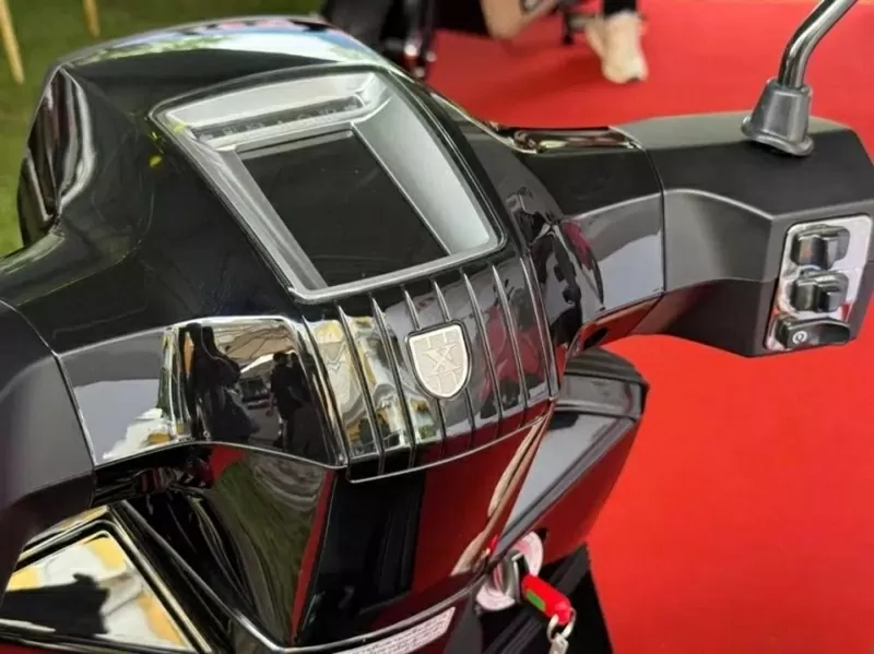 Toàn bộ hệ thống chiếu sáng trên Lambretta X125 sử dụng công nghệ LED.