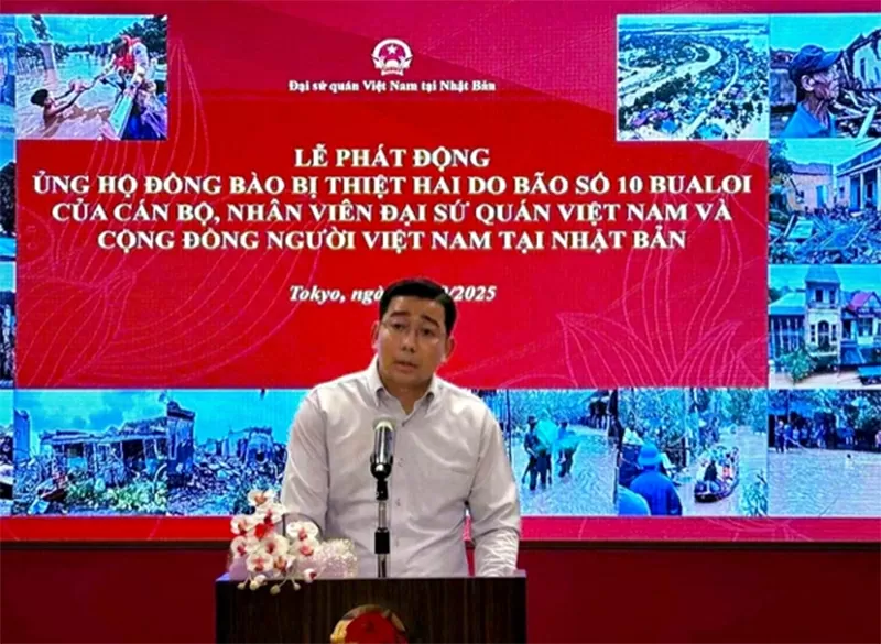 Doanh nhân Phạm Đình Thương chia sẻ tại Lễ phát động ủng hộ bà con chịu ảnh hưởng do bão số 10 gây ra tại Việt Nam.