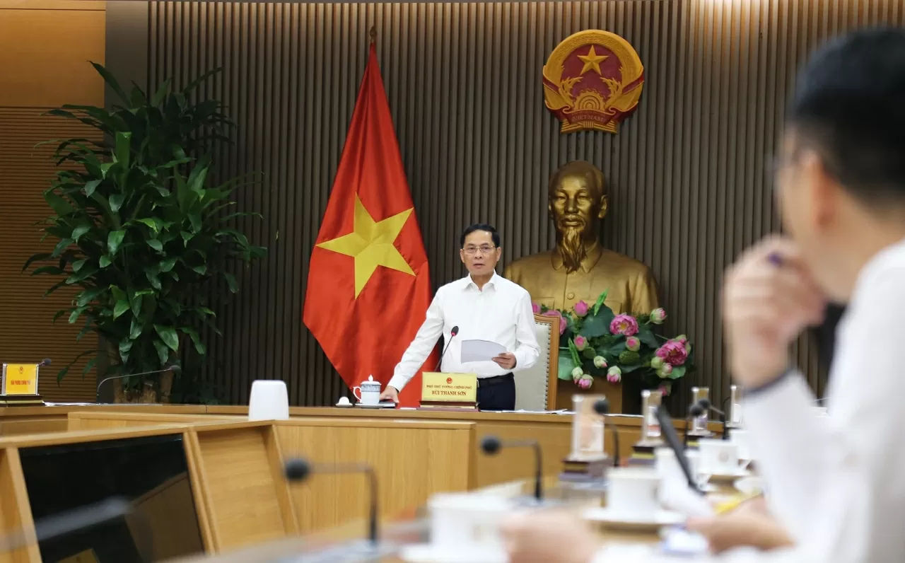 Phó Thủ tướng Chính phủ Bùi Thanh Sơn chỉ đạo tại buổi làm việc. (Ảnh: Thành Long) Phó Thủ tướng Chính phủ Bùi Thanh Sơn chỉ đạo tại buổi làm việc. (Ảnh: Thành Long)