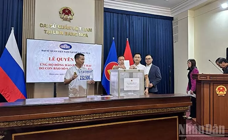 Cộng đồng người Việt tại Nga quyên góp ủng hộ đồng bào bị lũ lụt Cộng đồng người Việt tại Nga quyên góp ủng hộ đồng bào bị lũ lụt