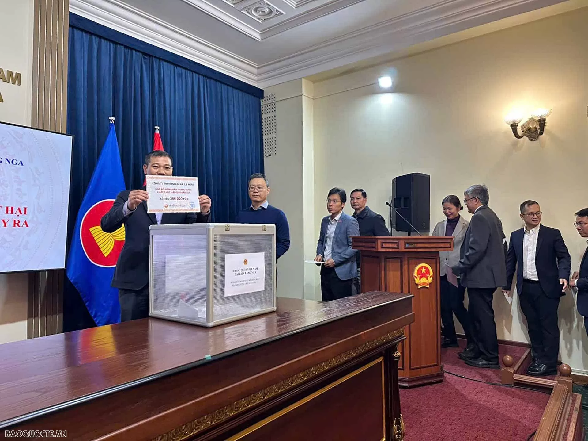 Cộng đồng người Việt tại Nga quyên góp ủng hộ đồng bào bị lũ lụt