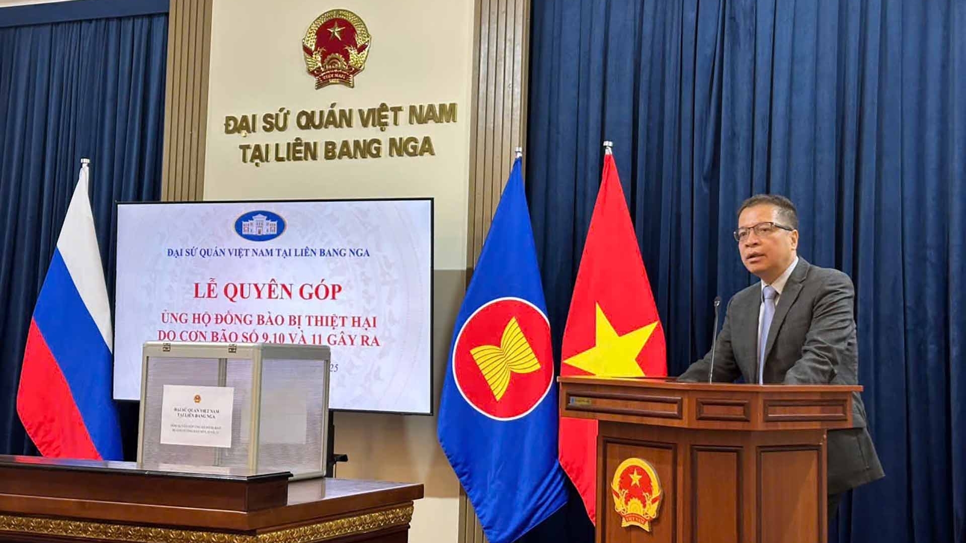 Cộng đồng người Việt tại Nga quyên góp ủng hộ đồng bào bị lũ lụt