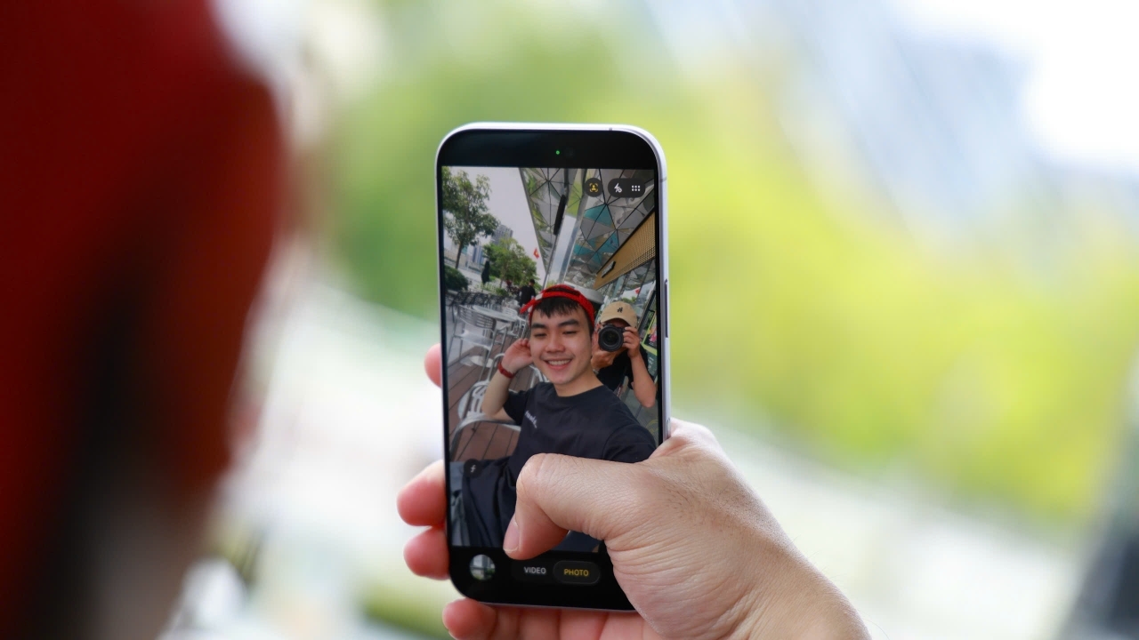 Cách bật/tắt Center Stage trên iPhone 17 Series nhanh chóng nhất