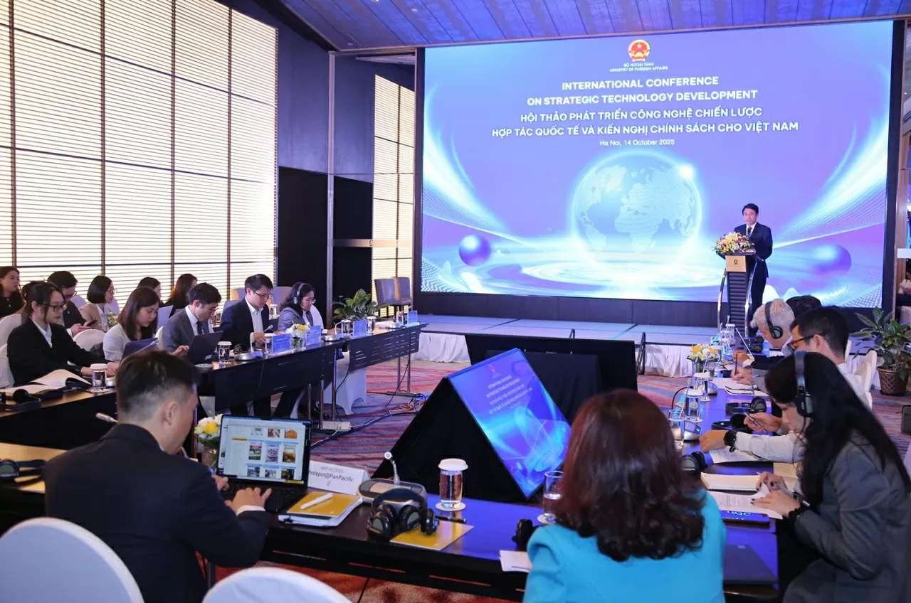 Thứ trưởng Ngoại giao Lê Anh Tuấn phát biểu khai mạc Hội thảo. (Ảnh: Thành Long)