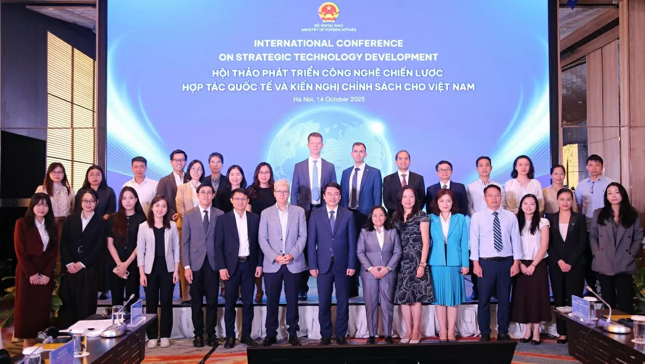 Các đại biểu chụp bức ảnh lưu niệm. (Ảnh: Thành Long) Các đại biểu chụp bức ảnh lưu niệm. (Ảnh: Thành Long)