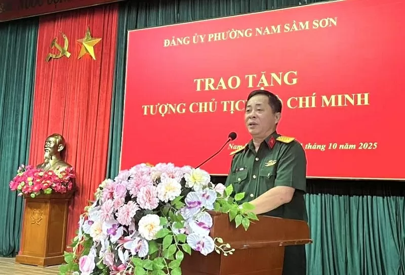 Đại tá Lê Thế Hoạt phát biểu tại buổi Lễ.