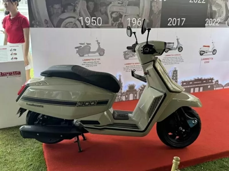 Giá xe Lambretta X300 được niêm yết ở mức 140 triệu đồng. Giá xe Lambretta X300 được niêm yết ở mức 140 triệu đồng.